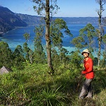 Volunteers participating in a charity event along the Munti Guning trek, supporting local communities