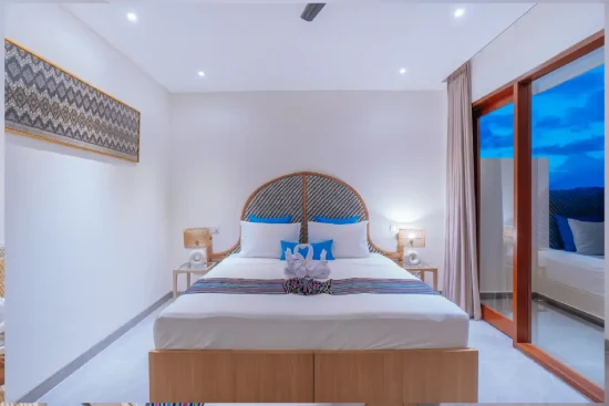 Center view of Double Room Ambiance with night view