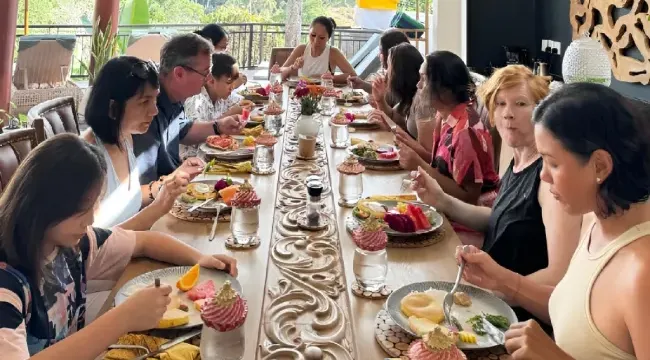 group of people eat healthy food in the same table